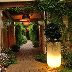 Les Patios Du Marais 1